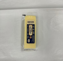 Load image into Gallery viewer, Hunters Reserve Cheese Block