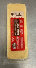 Load image into Gallery viewer, Hunters Reserve Jalapeno Pepper Cheese Block 
